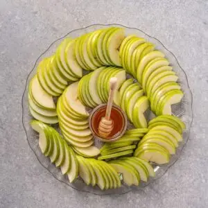 מגש תפוחי עץ ודבש