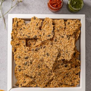 קרקר דגנים עם ממרחים