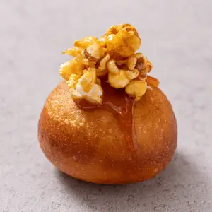 סופגניית קרמל ופופקורן